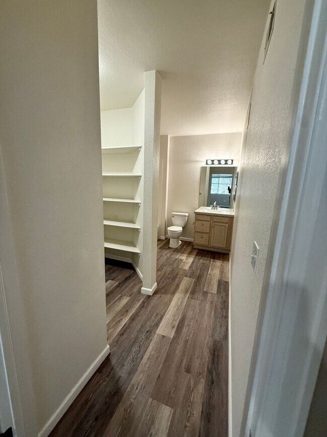 Building Photo - Beautiful,  2 Bed/2 Bath Condo in High Plains Village