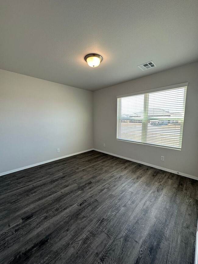 Building Photo - *Pre-leasing* Three Bedroom | Two Bath Hom...