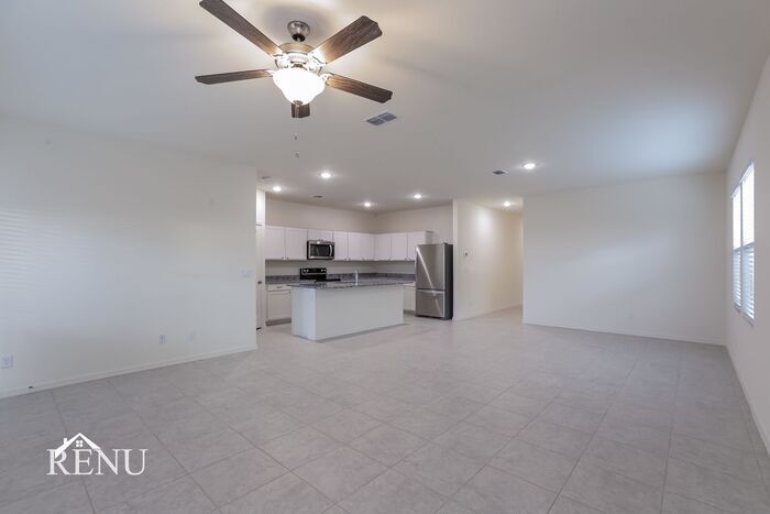 Building Photo - 35285 W San Capistrano Ave