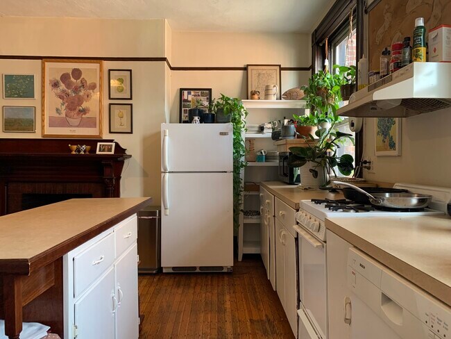 Building Photo - 273 Newbury St