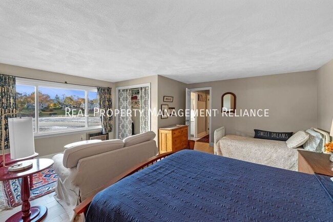 Building Photo - 19 Bayview Ave