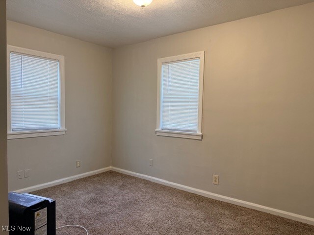 Building Photo - 990 Kelly Ave