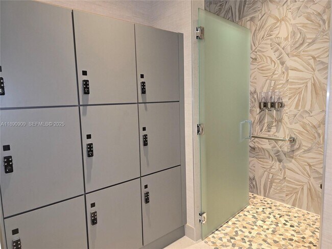 Building Photo - 700 NE 24th St