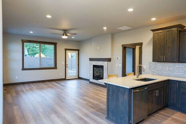 Building Photo - 14066 Rainier Loop
