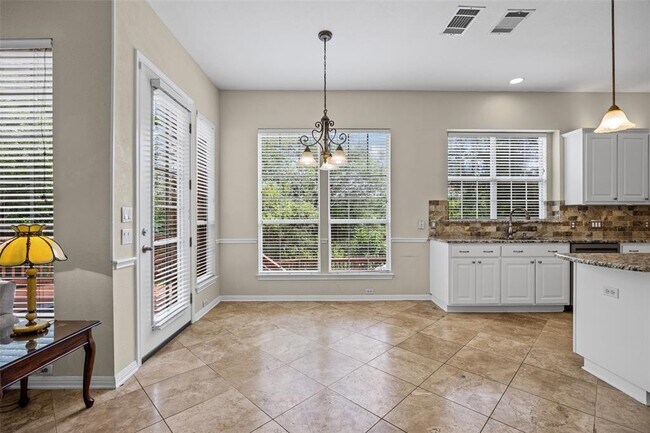 Building Photo - 10648 Bramblecrest Dr