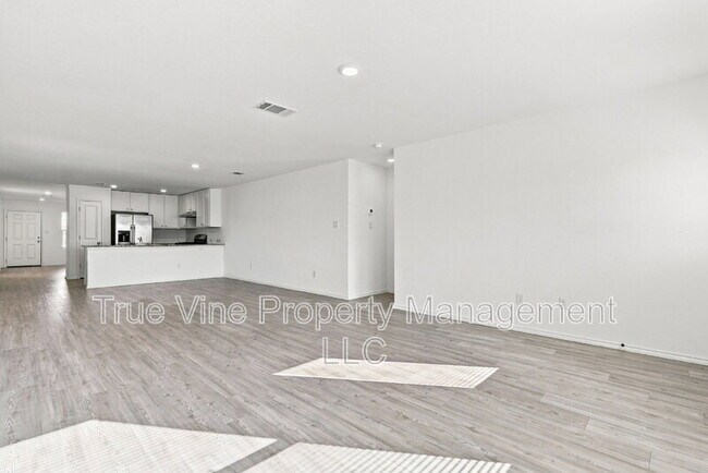Building Photo - 2906 Millikan Dr