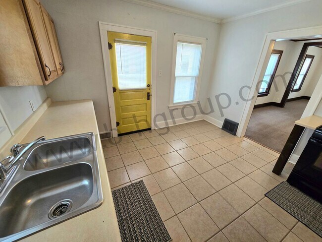 Building Photo - 4529 18th Ave
