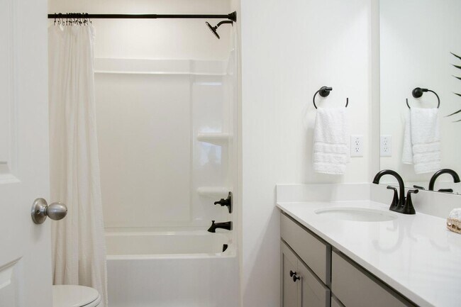 Building Photo - 609 Trotters Ln