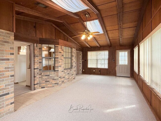 Building Photo - 325 S 73rd Ave
