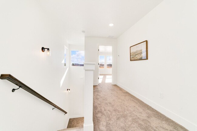 Building Photo - Low Maintenance Meridian Townhome!