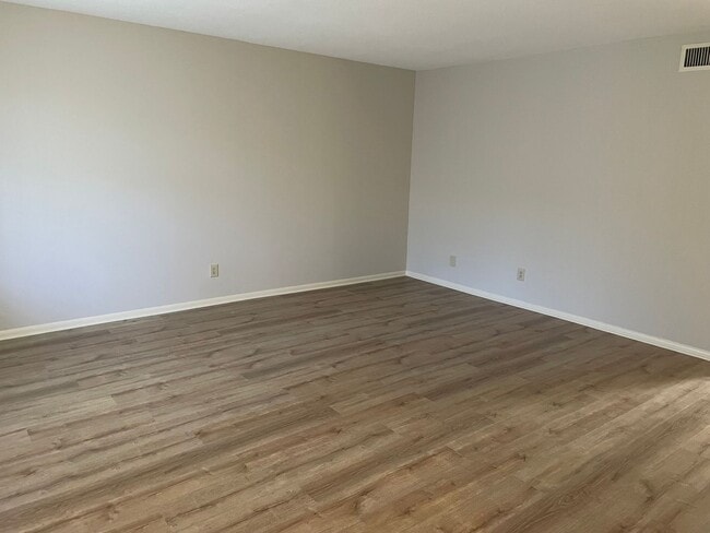 Building Photo - Salem Square is close to everything!