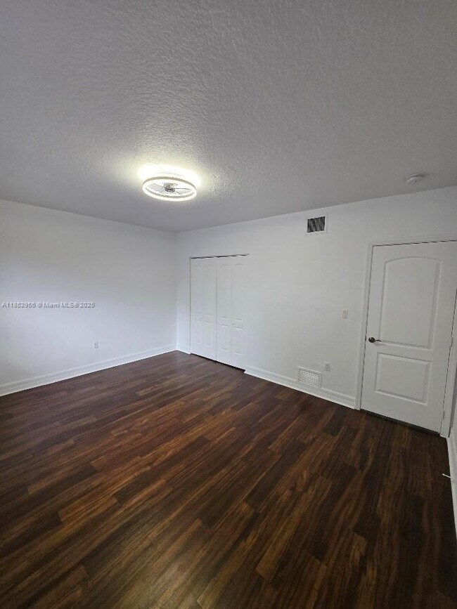 Building Photo - 1701 N Treasure Dr