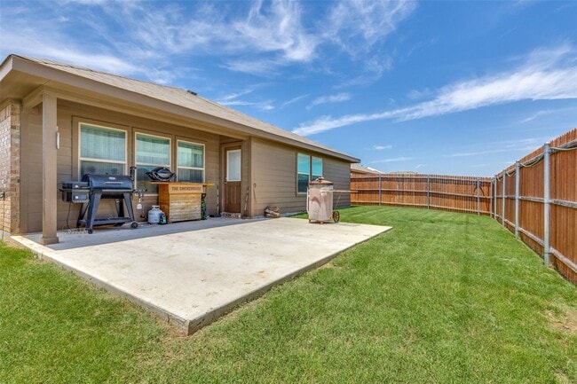 Building Photo - 5 Bedrooms, Corner Lot, Total Showstopper!