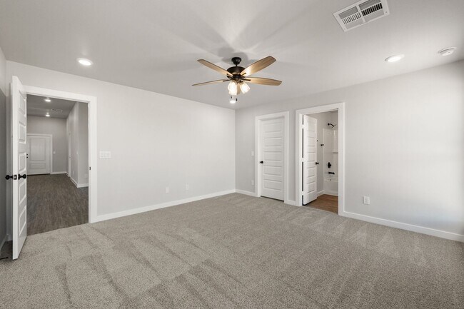 Building Photo - Pre-leasing for July in Bell Farms!