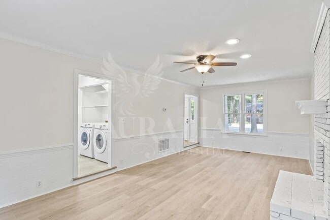 Building Photo - 623 Elmwood Ct