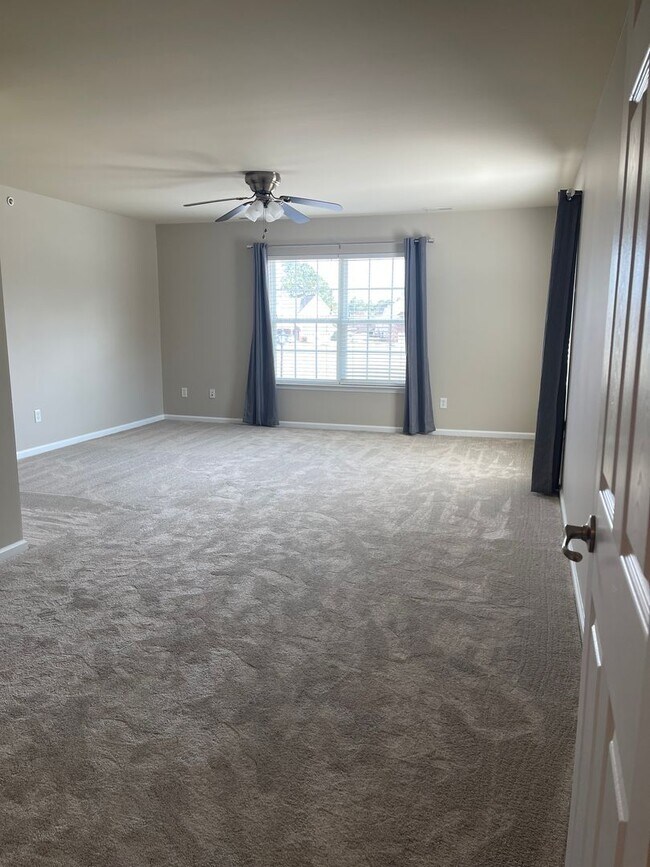 Building Photo - 1201 Rustads Cir