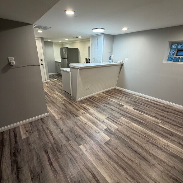 Building Photo - 1717 N Lotus Ave