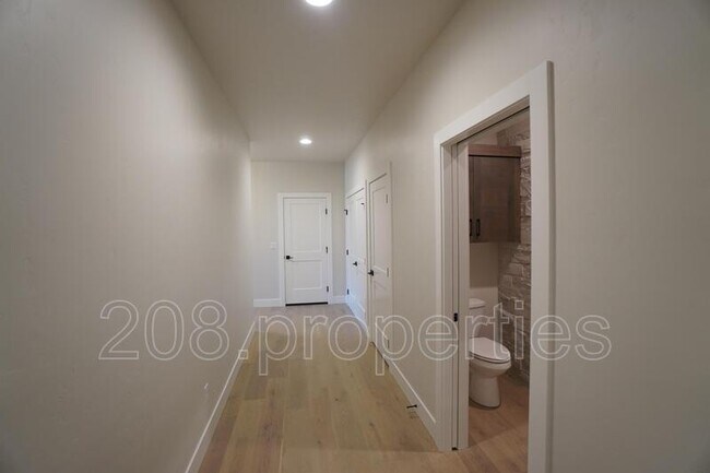 Building Photo - 3045 S Honeycomb Way