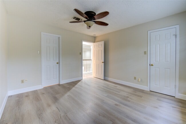 Building Photo - 714 Last Arrow Dr