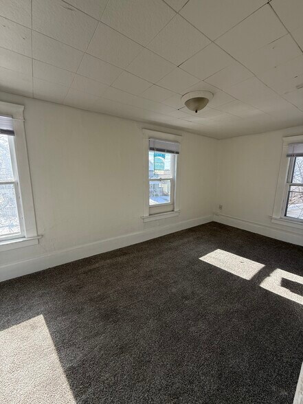 Building Photo - 811 Larned St