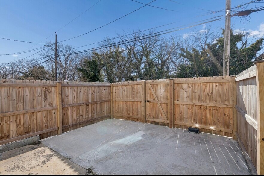 Building Photo - 3343 Ravenwood Ave