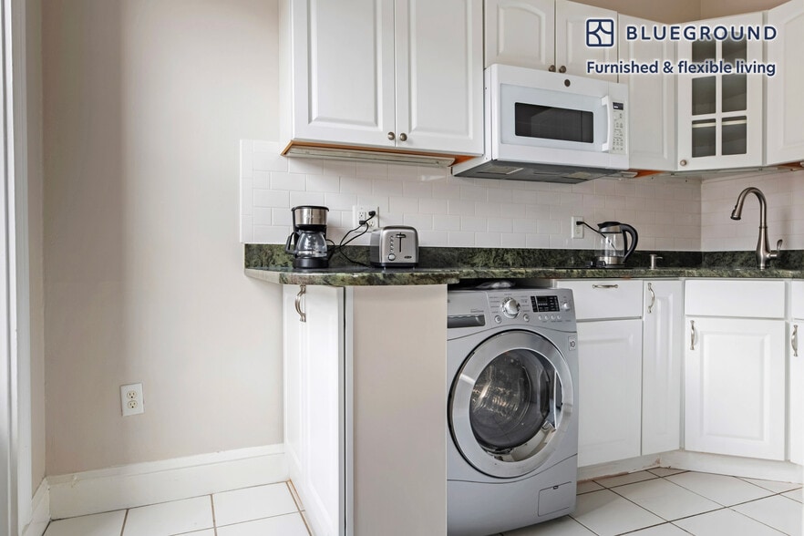 Building Photo - 232 Newbury St