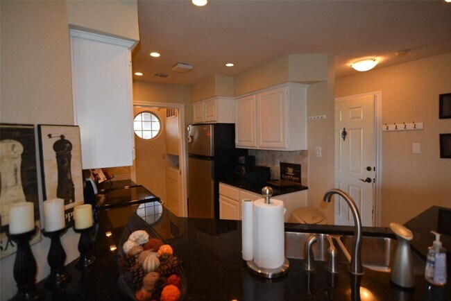 Building Photo - 3404 American Dr