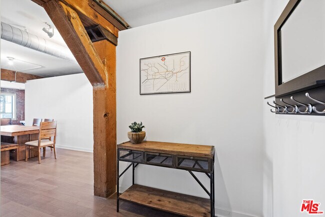 Building Photo - 527 Molino St