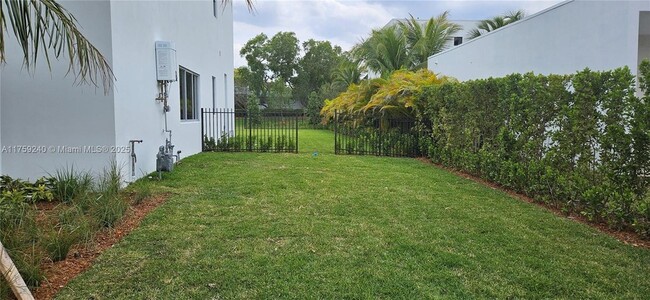 Building Photo - 16644 Botaniko Dr N