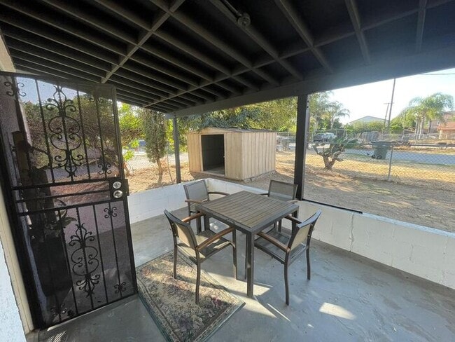 Building Photo - Fully Furnished House for Rent at 10953 Campbell Ave Riverside