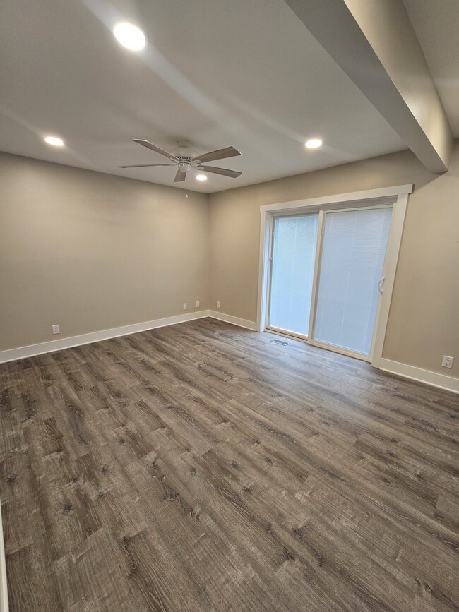 Building Photo - 1567 W Stonehenge Dr
