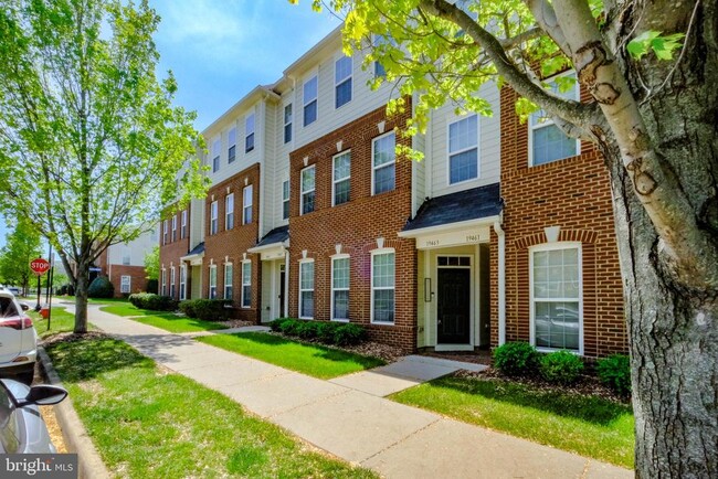 Building Photo - 19463 Promenade Dr