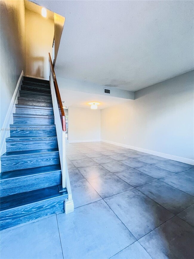 Building Photo - 560 NW 82nd Pl