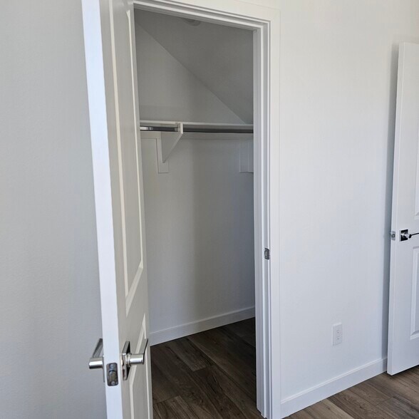 1st bedroom closet - 415 Willow Run Ln