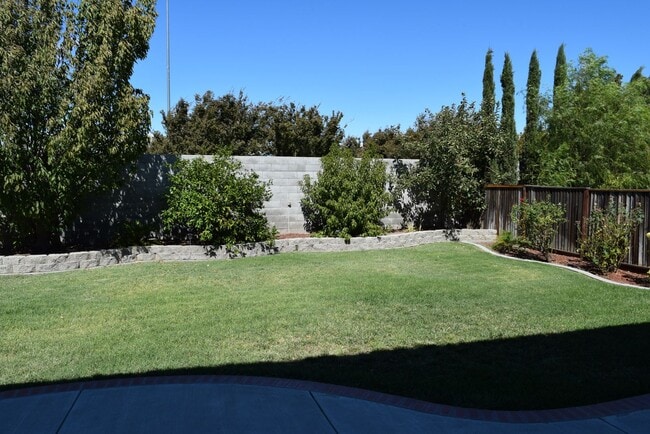 Building Photo - Beautiful 4-Bedroom Home for Lease in Trac...