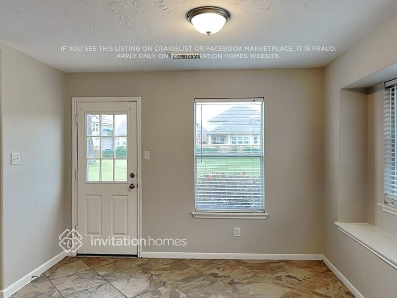 Building Photo - 11223 S Country Club Green Dr