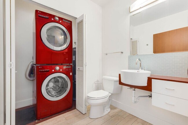 Building Photo - 615 E Pike St