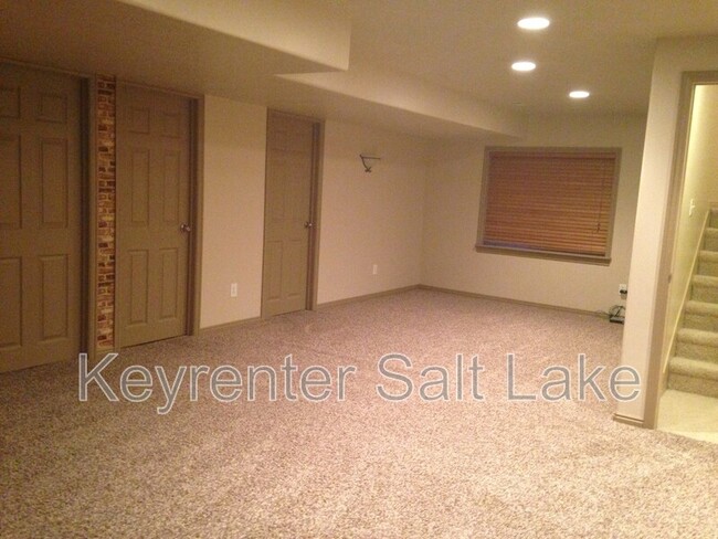 Building Photo - 11637 S Kestrel Rise Rd