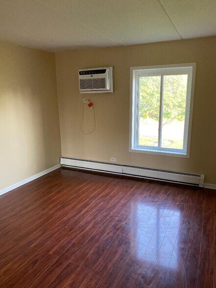 Building Photo - 300 W Fullerton Ave