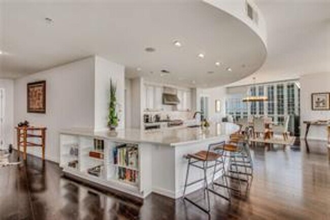 Building Photo - Furnished Luxury Buckhead Condo - Walk to EVERYTHING