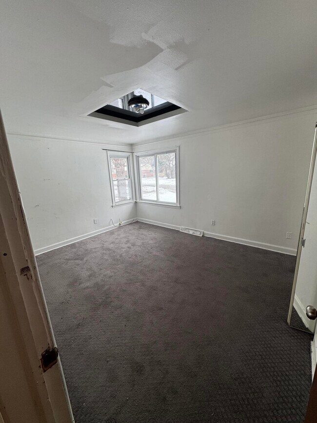 Building Photo - 8405 Robindale Ave