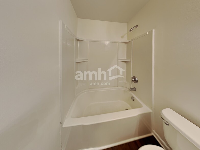 Building Photo - 1748 Eastway Dr