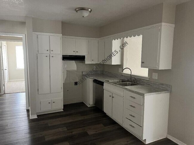 Building Photo - 701 NE 81st St