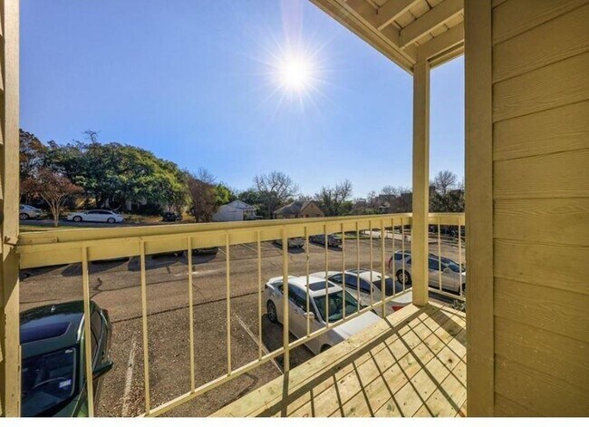 Building Photo - 114 E 31st St