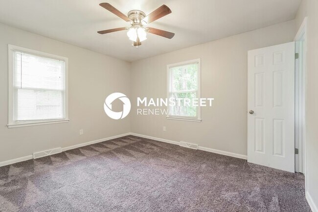 Building Photo - 3 Bedroom Pet-Friendly Home in RAYTOWN, MO with Main Street Renewal