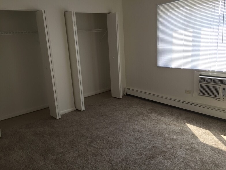 Wall to wall double closets - 12715 S La Crosse Ave