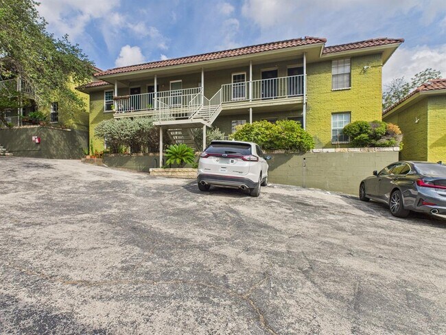 Building Photo - 2302 East Side Dr