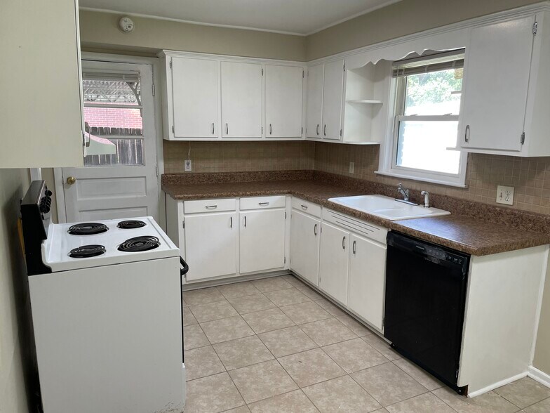 Kitchen 1 of 6 - 788 Crockett Dr