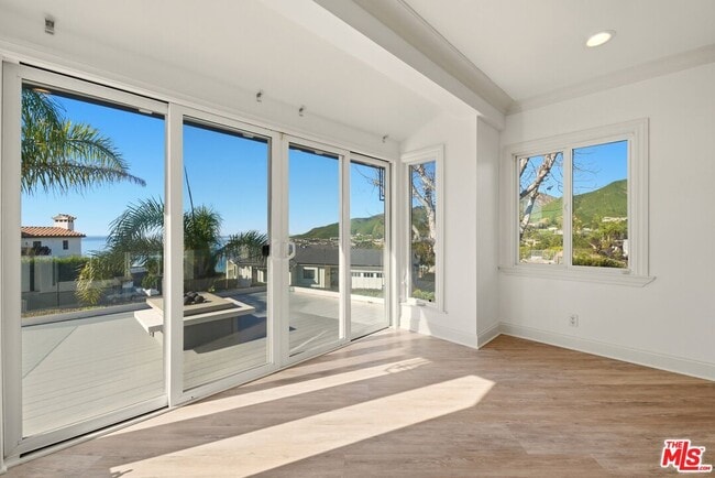 Building Photo - 204 Tranquillo Rd