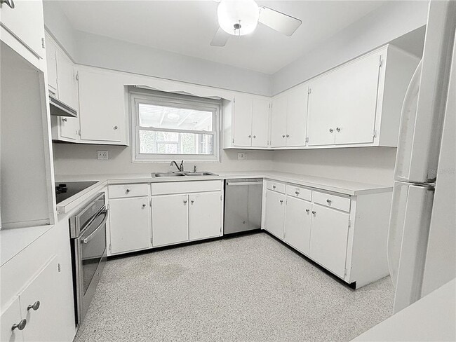 Building Photo - 1001 Brookside Dr